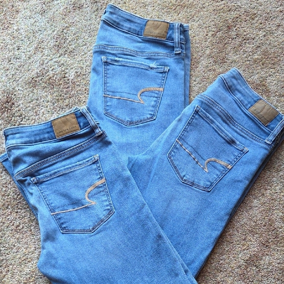 Great Deal!! Lot of 3. Like New! American Eagle Light Wash Size 6 Skinny Jeans - Picture 2 of 7